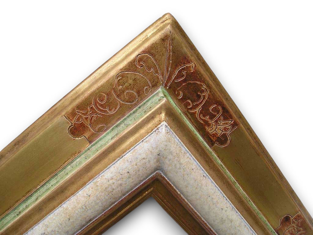 Héba or mat et bruni mocci